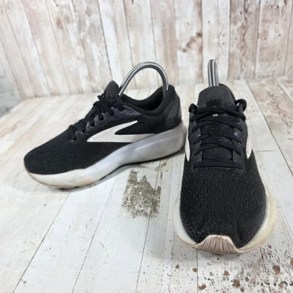 Brooks Ghost 14 Womens Running Shoes Black White 1204071B077 Size 6 Medium B